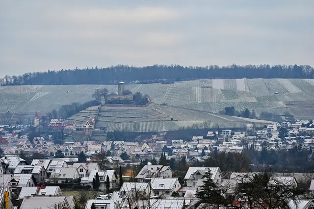Beim Zurückschauen ist die Burg Hohenbeilstein in Beilstein zu sehen.  | Foto: Michael Harmsen