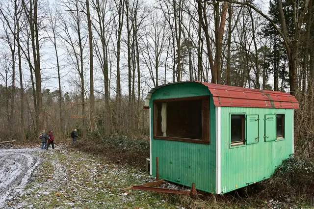 Ob dieser farbenfrohe Wagen wohl noch genutzt wird? | Foto: Michael Harmsen 