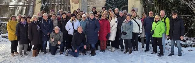 Gruppenfoto mit der Gräfin vor dem Schloss | Foto: privat Sibylle Tröber