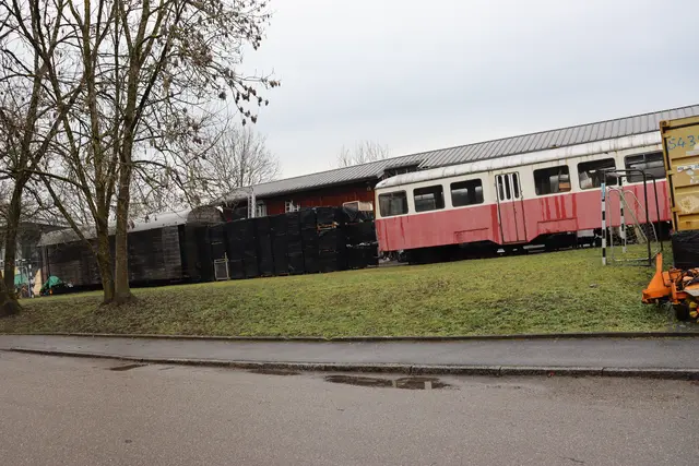 Alte Eisenbahnwaggons beim Bahnhof Ohrnberg | Foto: Marga Specht
