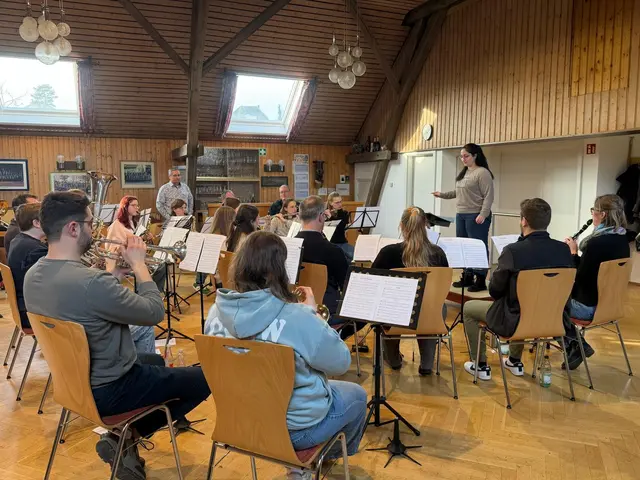 In der Praxis wird die Schlagtechnik geübt.  | Foto: BKV