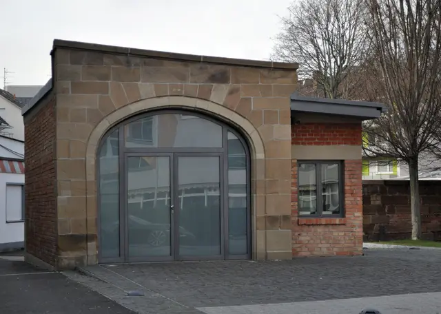 Nebengebäude von der Villa Weipert. Alt trifft neu. | Foto: Daniela Somers