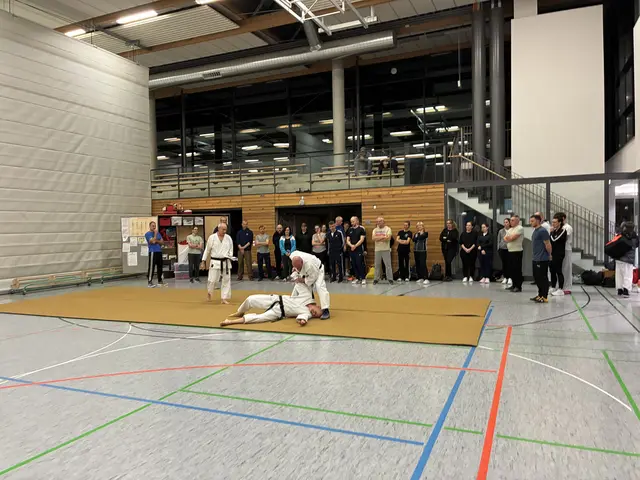 Steffen Kuhn und Jens Haar bei der Vorführung einer Selbstverteidigungstechnik | Foto: Karateverein Eppingen