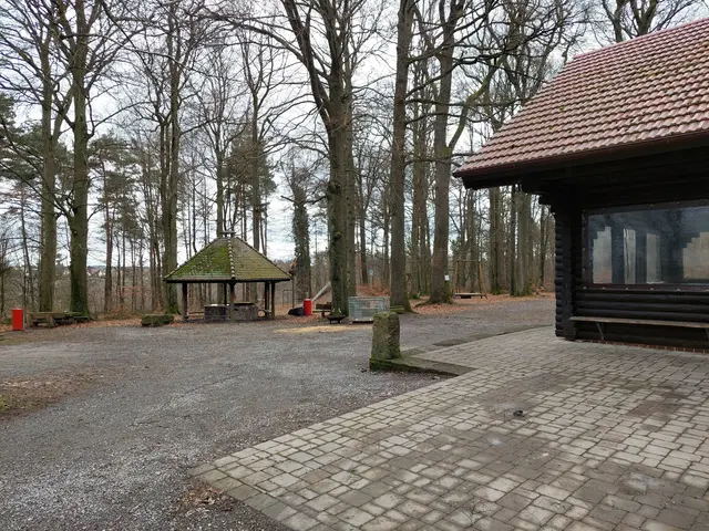 Die Theresienhütte auf dem Theresienberg, den Fürst Friedrich Karl I. nach seiner Gemahlin  benannt hatte, bot einen wunderbaren Rastplatz bei den winterlichen Minusgraden. | Foto: Foto privat