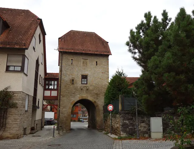 Das im 15. Jahrhundert erbaute  "Besigheimer Tor" - ehem. Dorfbefestigung. | Foto: Isolde Reitz