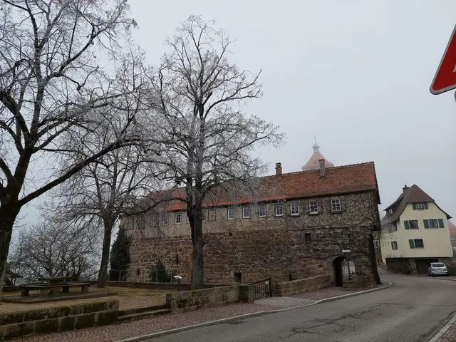 Auf dem Lindenplatz wurde Gericht gehalten und ab 1495 mit der Schanz mit Schildmauer und Türmen die Stadt geschützt. | Foto: Foto privat
