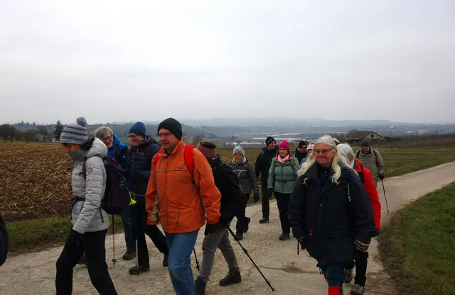 Abmarsch beim "Atombuckel" bei Neckarwestheim. | Foto: Isolde Reitz