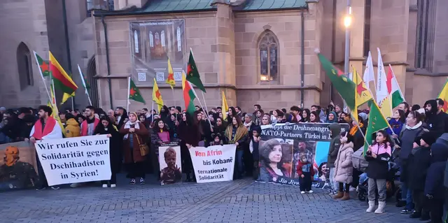 Engagement für Freiheit, Demokratie und Menschenrechte darf in Deutschland nicht mehr kriminalisiert werden. MLPD und REBELL forderten in ihren Grußworten die Freilassung der politischen Gefangenen und Streichung des §129 | Foto: MLPD