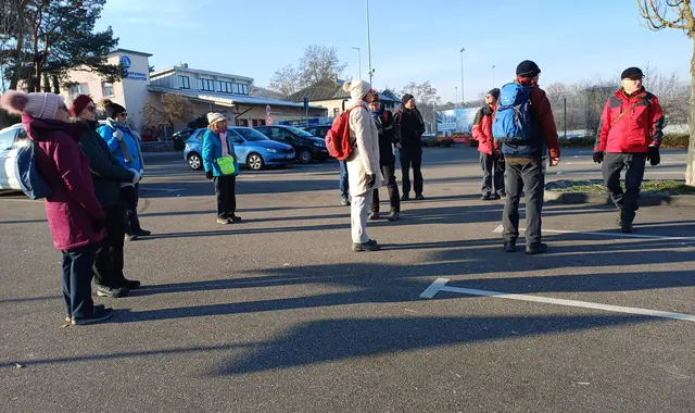 Start war der Parkplatz am Sportplatz Leingarten | Foto: E. Rosendorf