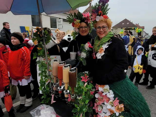 Nein, ich habe nicht gebettelt. Aber die Flaschen sehen schon sehr gut aus und ja, die beiden Damen auch. | Foto: Hans Peter Schmitt