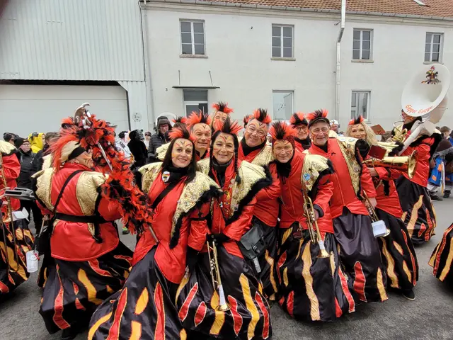 Und wieder ist es die "Gigger-Guggä", die für Stimmung im Umzug sorgt. | Foto: Hans Peter Schmitt