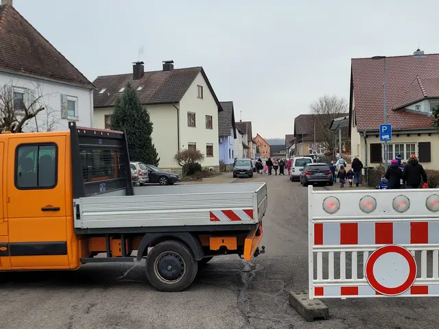 So geht die preiswerte Absperrung! Fahrzeug quer stellen - Ende Gelände!
Preiswert und gut! | Foto: Hans Peter Schmitt