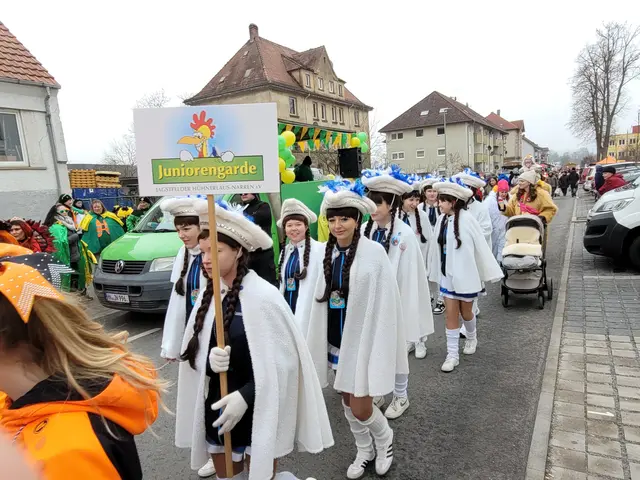 Und nun die Juniorengarde der Jagstfelder Hühnerlaus-Narren.  | Foto: Hans Peter Schmitt