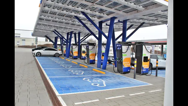 Ladeparadies am Autobahnkreuz | Foto: Foto: Warnecke