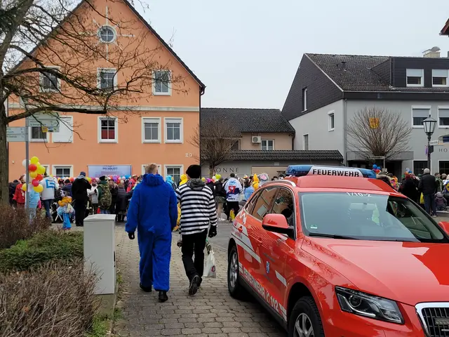 Der Umzug startete pünktlich um 14 Uhr. Die hübsch verkleideten Besucher waren mindestens schon eine halbe Stunde früher da. | Foto: Hans Peter Schmitt