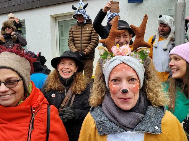 Es fällt auf: 2026 sieht man erstaunlich viele Rehe und Hirsche. Ich war als Jäger unterwegs, da fällt mir ein, so ein Rehrücken auf dem Teller, wäre nicht schlecht. | Foto: Hans Peter Schmitt