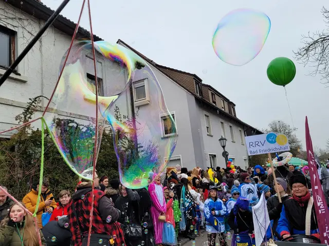 Es hat schon was, so große Seifenblasen. | Foto: Hans Peter Schmitt
