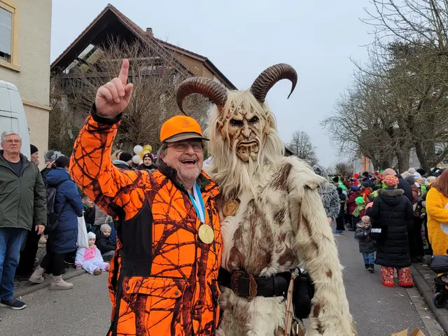 Hier kommt er, der Fotograf Hans Peter Schmitt. Ja, ich habe auf offener Straße "gewildert" und mir einen Steinbock angeeignet. Rosaroter Rücken vom Steinbock, ja, das passt für heute Abend. | Foto: Hans Peter Schmitt