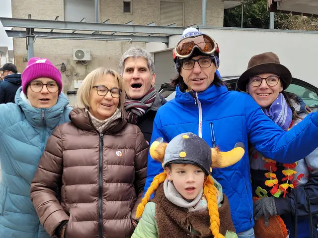 Die Familie Hilmer mit Kind und Kegel. Mit der Verkleidung ist es halt nicht weit her. Ob sich das ändert? Wir werden nächstes Jahr sehen, gell? | Foto: Hans Peter Schmitt