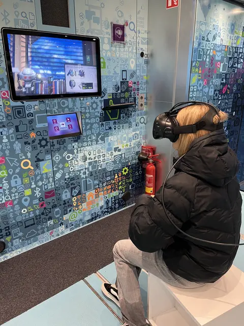 Mit VR Brille in der Zukunft unterwegs | Foto: HBS