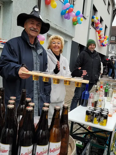 Ja, da greift man gerne zu . . . | Foto: Hans Peter Schmitt