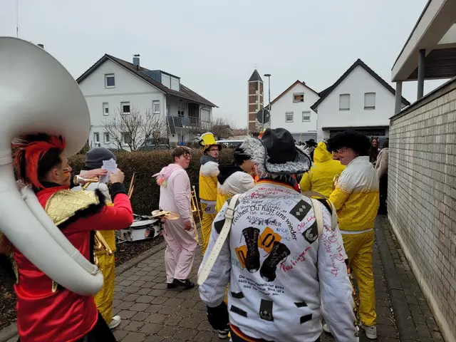 Der Durst ruft und man riecht schon die Bratwürste . . .  | Foto: Hans Peter Schmitt