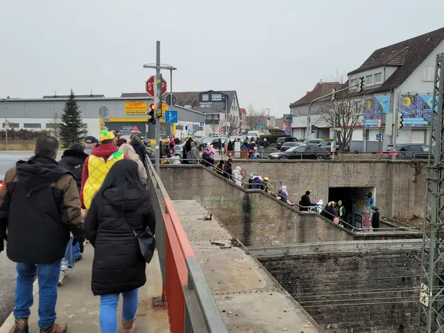 Das habe ich noch nie gesehen: Stau auf der Schlauchbrücke vor dem Treppenabgang zur Unterführung. Hier endet mein Bildbericht. Sie sahen schöne Bilder von einer tollen Veranstaltung. Grüße aus Jagstfeld - Hans Peter Schmitt | Foto: Hans Peter Schmitt