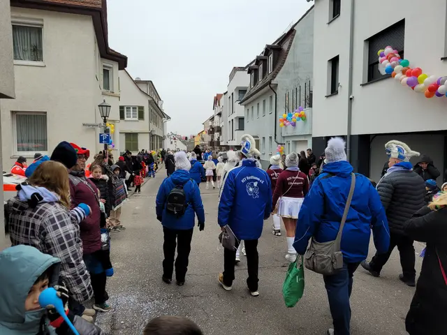 Der Blick in die Offenauer Straße.  | Foto: Hans Peter Schmitt