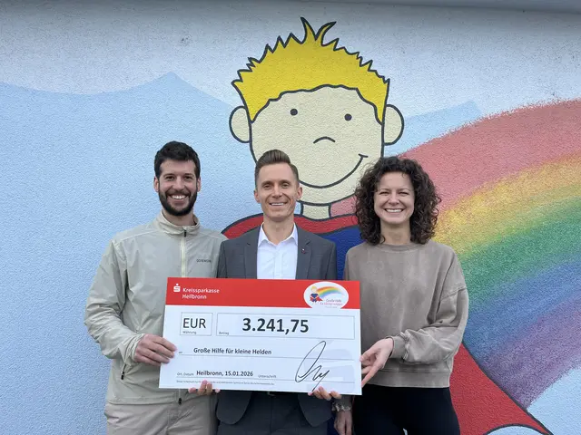 Bild: von links: Nico Lang, Jonas Banar und Maike Ettlinger  | Foto: Quelle: Stiftung