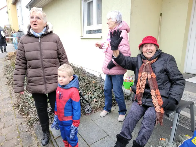 "Alte" Jagstfelder unter sich. Vor dem Haus ist auch im Umzug, gell. | Foto: Hans Peter Schmitt