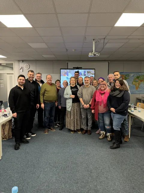 Fraktion Freie Wähler und Spd bei der Aufbaugilde  | Foto: Freie Wähler 