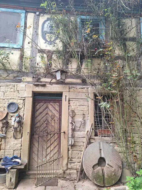 Das ist die Türe zum Wohnhaus der Rauß-Mühle in Eppingen. Die Rauß-Mühle ist ein historisches Kleinod. Von Zeit zu Zeit gibt es dort Führungen. Ein kleiner Verein und die Besitzerin kümmern sich um den Hof. Der Besuch ist bei der Öffnung des Hofs sehr zu empfehlen. | Foto: Hans Peter Schmitt