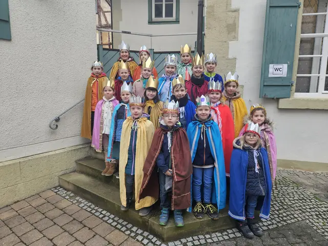 20 Sternsingerinnen und Sternsinger aus Gemmingen und Stebbach waren beim Danketag in Eppingen dabei | Foto: Simon Ebert