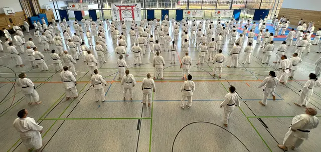 Gemeinsames Training mit KVBW-Präsident Anton Klotz | Foto: Karateverein Eppingen