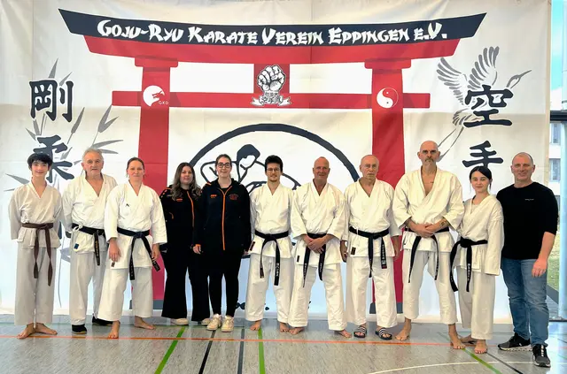 Die Teilnehmer des Karatevereins Eppingen beim Trainermeeting 2026: (v.l.) Dylan Heil, Jürgen Antritter, Etelka Richarz, Emely Borneck, Marie-Luise Häcker, Johannes Geng, Steffen Kuhn, Alfred Keller, Jens Haar, Helen Heil und Dojoleiter Matthias Schäfer | Foto: Karateverein Eppingen