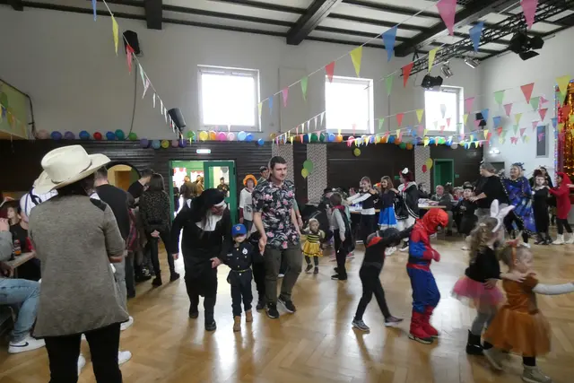 Polonaise am Kinderfasching Stebbach | Foto: Konrad Schomerus