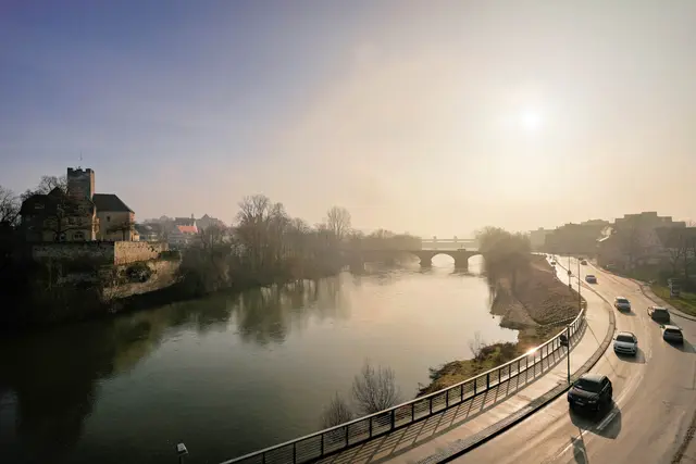Rathausburg mit Neckar und alter Neckarbrücke mit Uferstraße | Foto: Ulrich Seidel