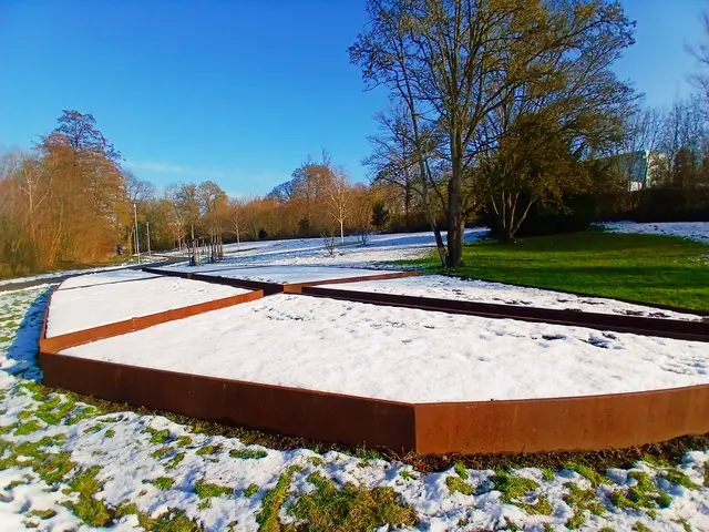 Die Beete,  angelegt in Blattform, schlafen unter einer warmen Schneedecke. | Foto: sigischlottke