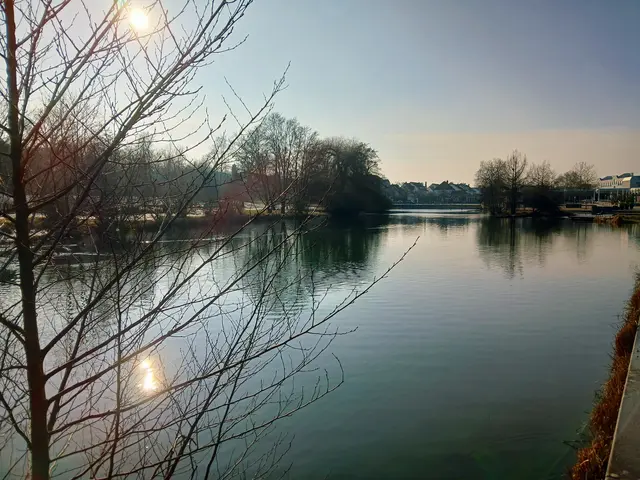 Still ruht der See und die Februar-Sonne spiegelt sich auf dem Wasser.  | Foto: sigischlottke