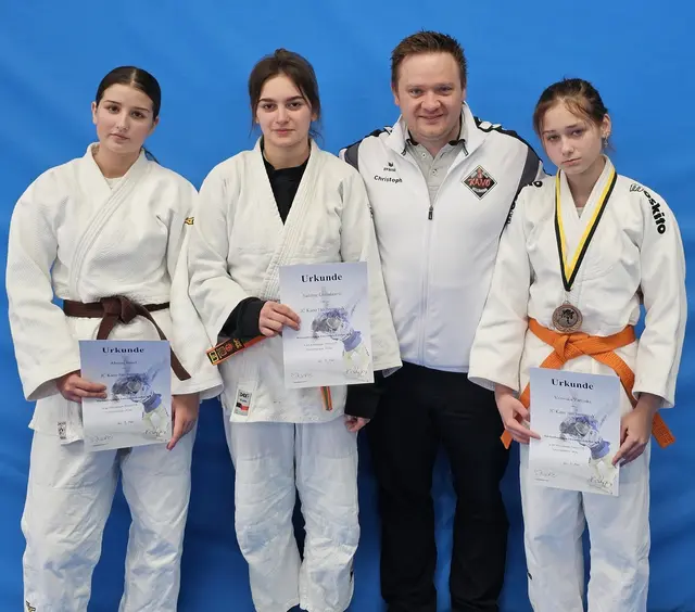 v.l. Alessia Jesser, Salome Gvendasvili, Christoph Kroner, Veronika Varinska | Foto: eigen: JCK