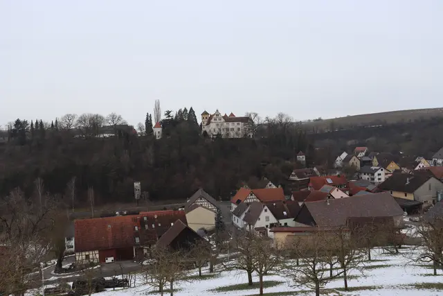Blick auf Schloss und Dorf Laibach | Foto: Marga Specht