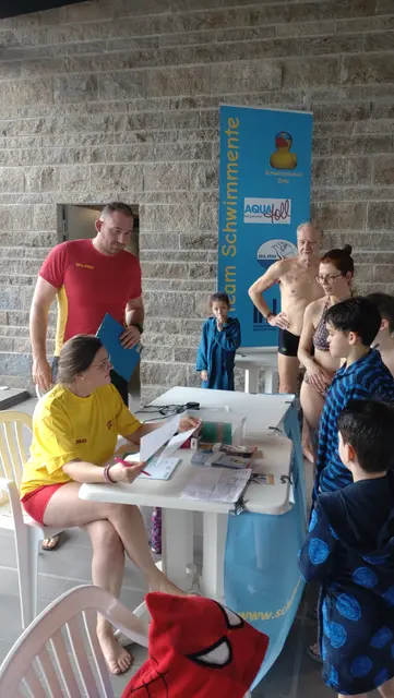 GESCHAFFT - Übergabe der Abzeichen | Foto: Schwimmente Stiftung