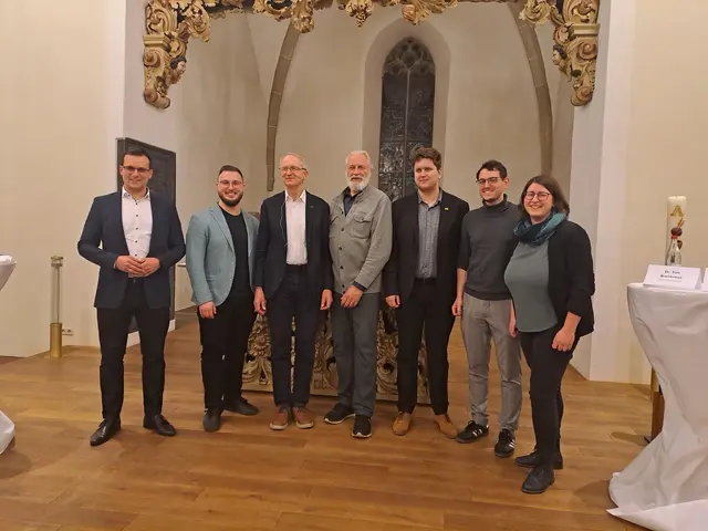 V.l.n.r.: Dr. Tim Breitkreuz, Jonas Aberle, Prof. Jörg Hübner, Matthias Odenwald, Finn Pfaller, Mario Dietel, Sarah Peters  | Foto: Sonja Retzbach 