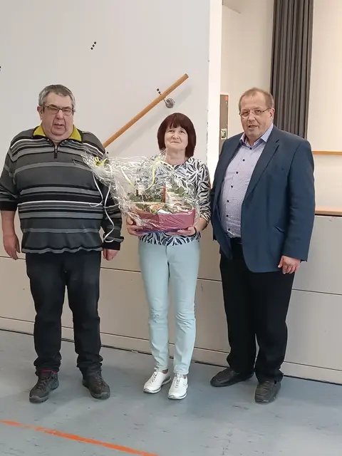 Zum Ehrenmitglied Wilma Büttner  | Foto: Thomas Fischer