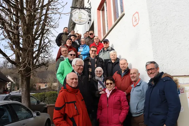 Wandergruppe vor dem Gasthaus Adler | Foto: Marga Specht