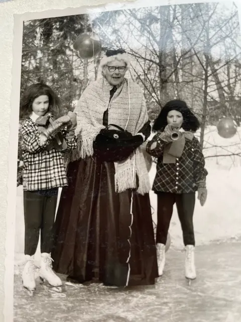 Die Gründerin des REV Heilbronn, Frida Graefer, stand noch mit 75 Jahren auf dem Eis, hier auf dem Trappensee in Heilbronn. | Foto: REV Heilbronn