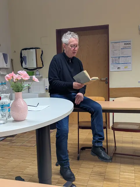 Seine Kurzgeschichte 'Ein Spiel' war die Grundlage für eine Schreibwerkstatt in der Abendrealschule Heilbronn. | Foto: Foto der ARS HN.