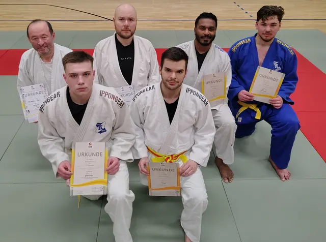 Bild hinten: v.l.n.r. Thomas,Peter, Ajith,David
vorne:. v.l.n.r Mateo, Yves
 | Foto: privat