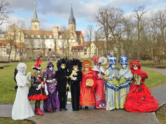Gruppenbild mit Schloss | Foto: Heinrich Brehm