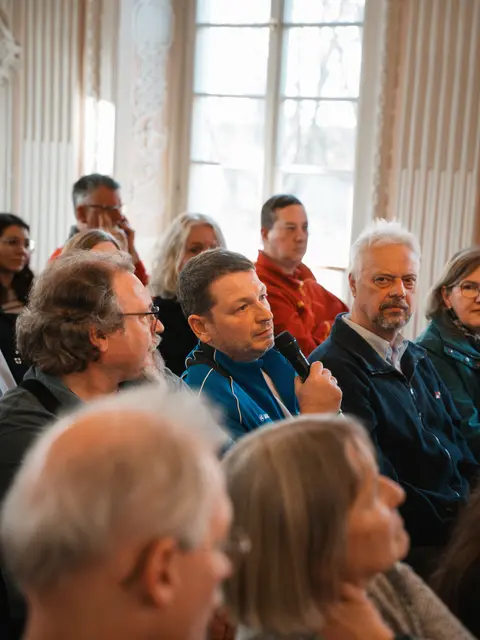 Aufmerksame Gäste beim Ehrenamtsempfang.  | Foto: Patrick Vexler